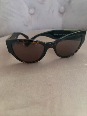 Classic Tortoiseshell Cat-Eye Versace Women's Sunglasses - Brown Lenses